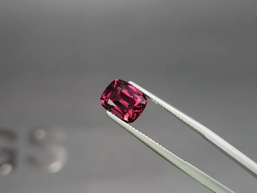 Grenat rhodolite, taille coussin 4,10 carats, Madagascar Image №3