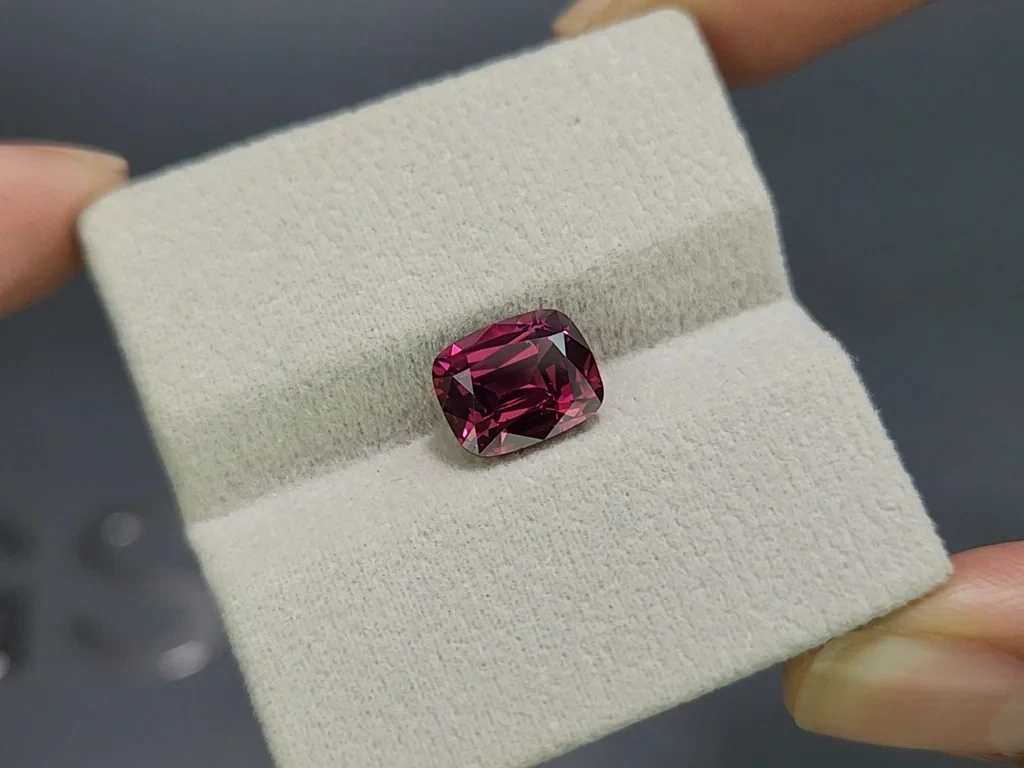 Grenat rhodolite, taille coussin 4,10 carats, Madagascar Image №4