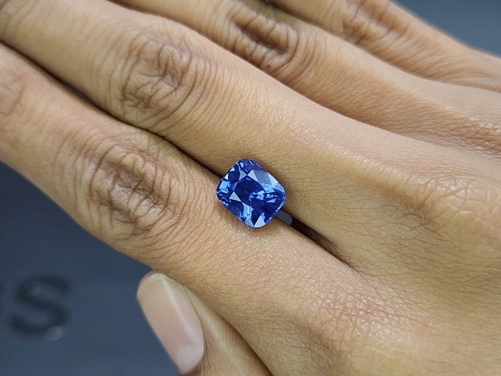Unheated blue sapphire cushion cut 5.06 carats, Sri Lanka Image №2