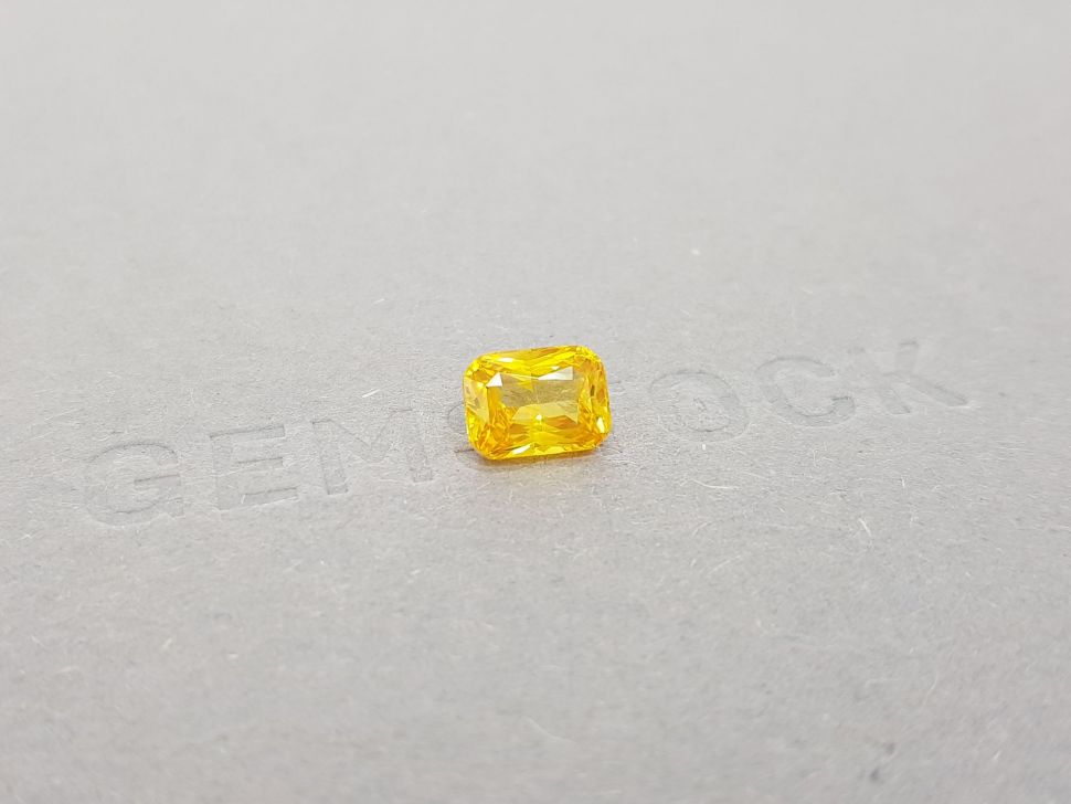 Cushion-cut bright yellow sapphire 2.05 ct, Sri Lanka Image №2