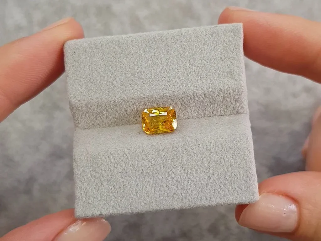 Saphir jaune vif taille coussin 2,05 ct, Sri Lanka Image №4