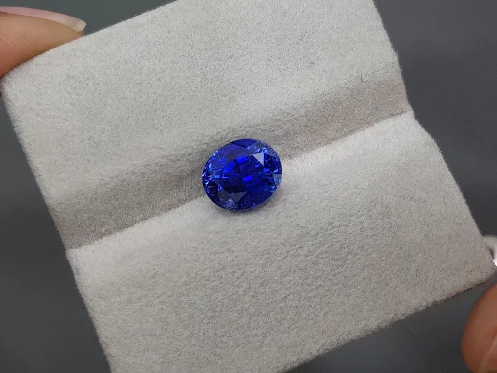 Intense Cornflower Blue sapphire in oval cut 3.20 carats, Sri Lanka Image №4