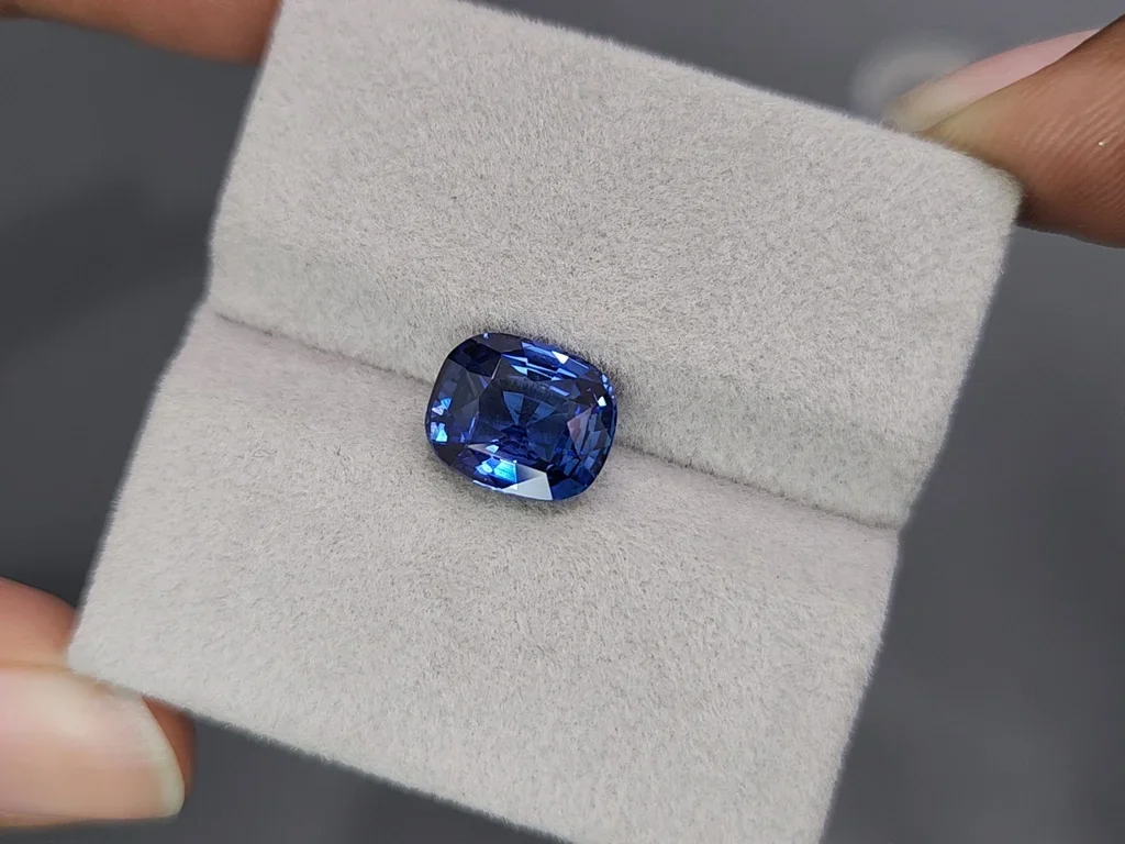  Cushion cut blue sapphire 4.06 carats, Sri Lanka Image №4