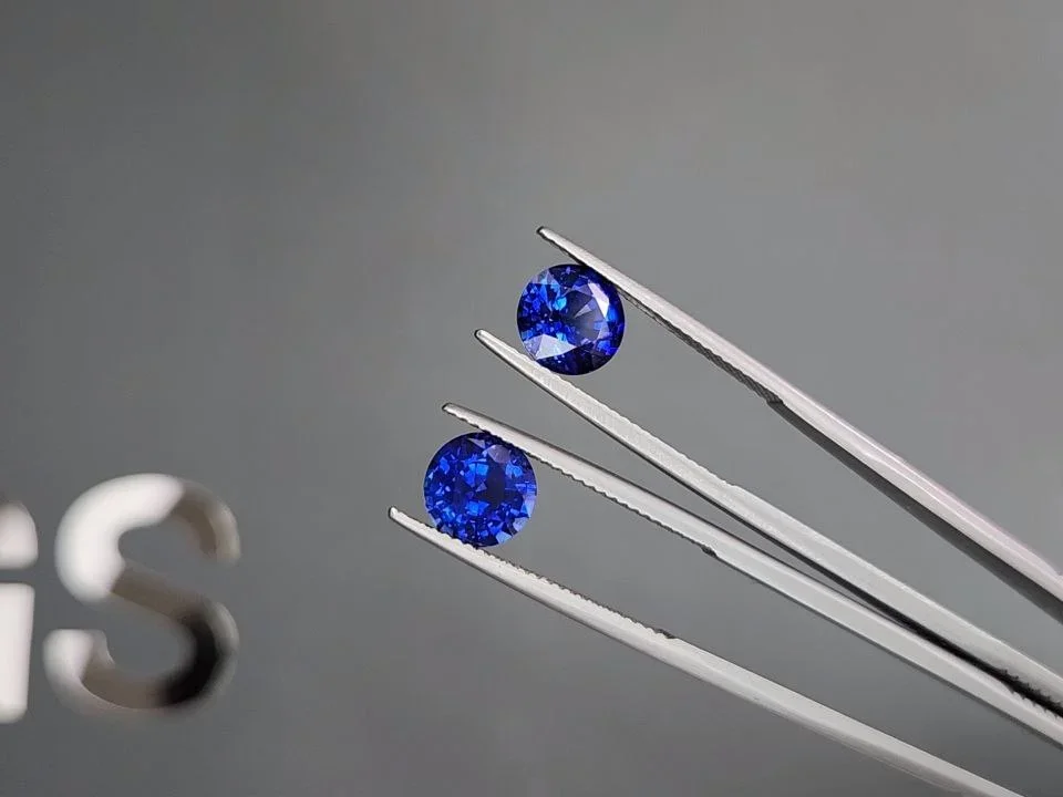 Paire de saphirs bleus taille cercle bleu royal 4,42 carats, Sri Lanka Image №3