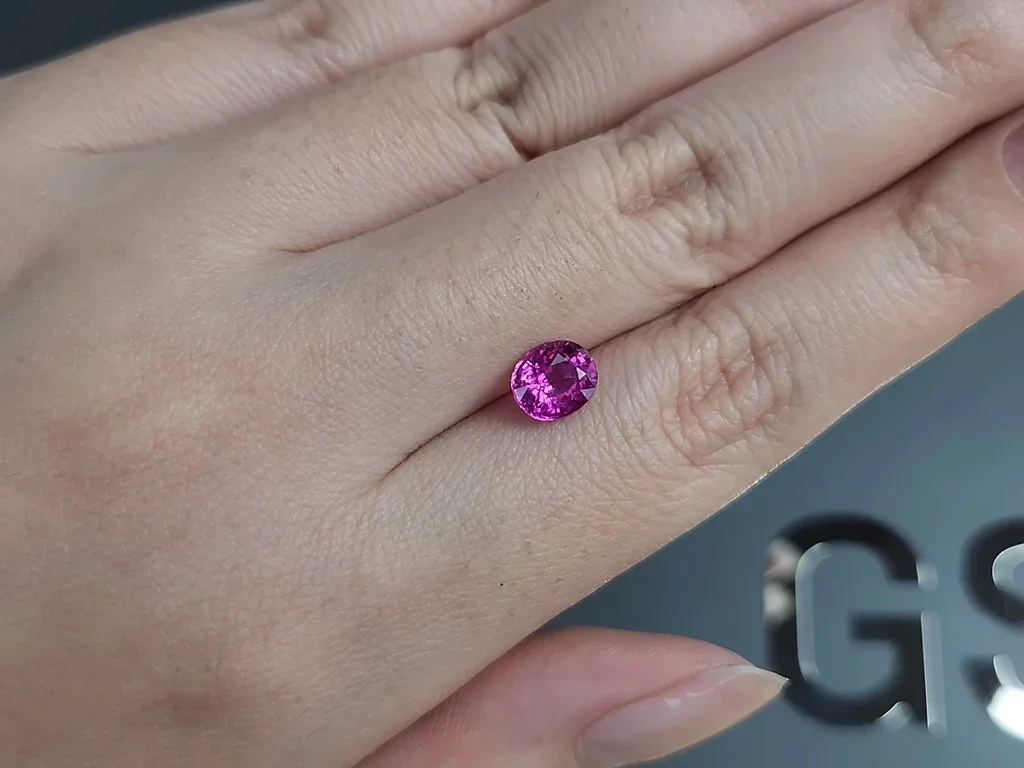 Saphir rose vif taille ovale non chauffé 1,55 ct Sri Lanka Image №2