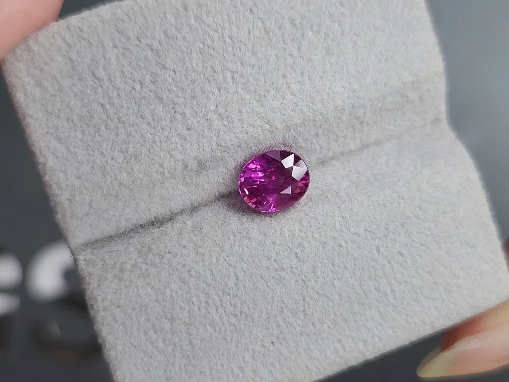 Saphir rose vif taille ovale non chauffé 1,55 ct Sri Lanka Image №4