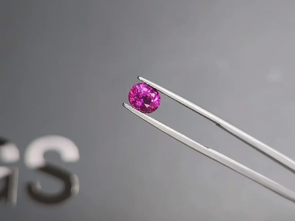 Saphir rose vif taille ovale non chauffé 1,55 ct Sri Lanka Image №3