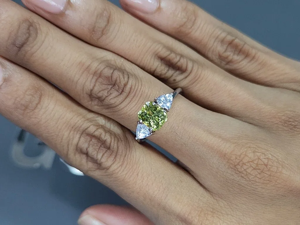 Crisoberilo amarillo-verde de talla radiante de 2,19 carats, Sri Lanka Image №5