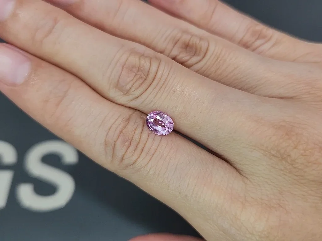 Saphir rose bébé taille ovale 1,15 carats, Madagascar  Image №2