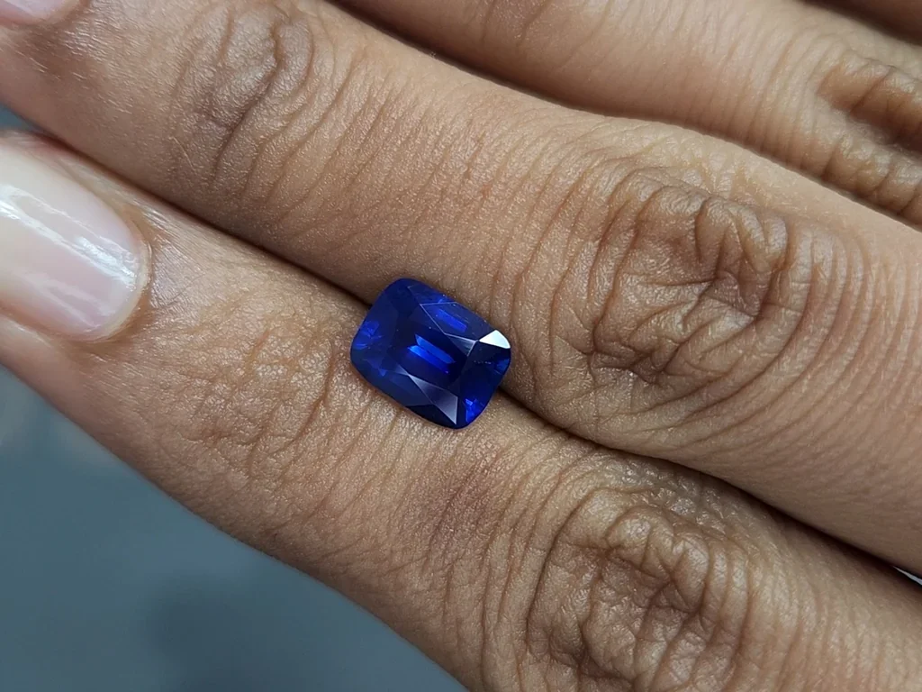 Zafiro azul real de talla cojín de 2,22 quilates, Sri Lanka  Image №2