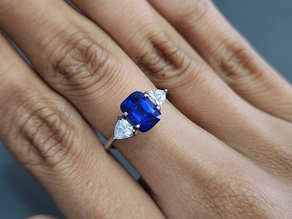 Zafiro azul real de talla cojín de 2,22 quilates, Sri Lanka  Image №5