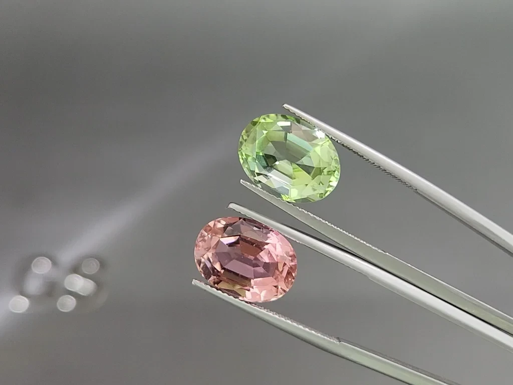 Deux tourmalines ovales contrastées 17,00 carats, Colombie Image №3
