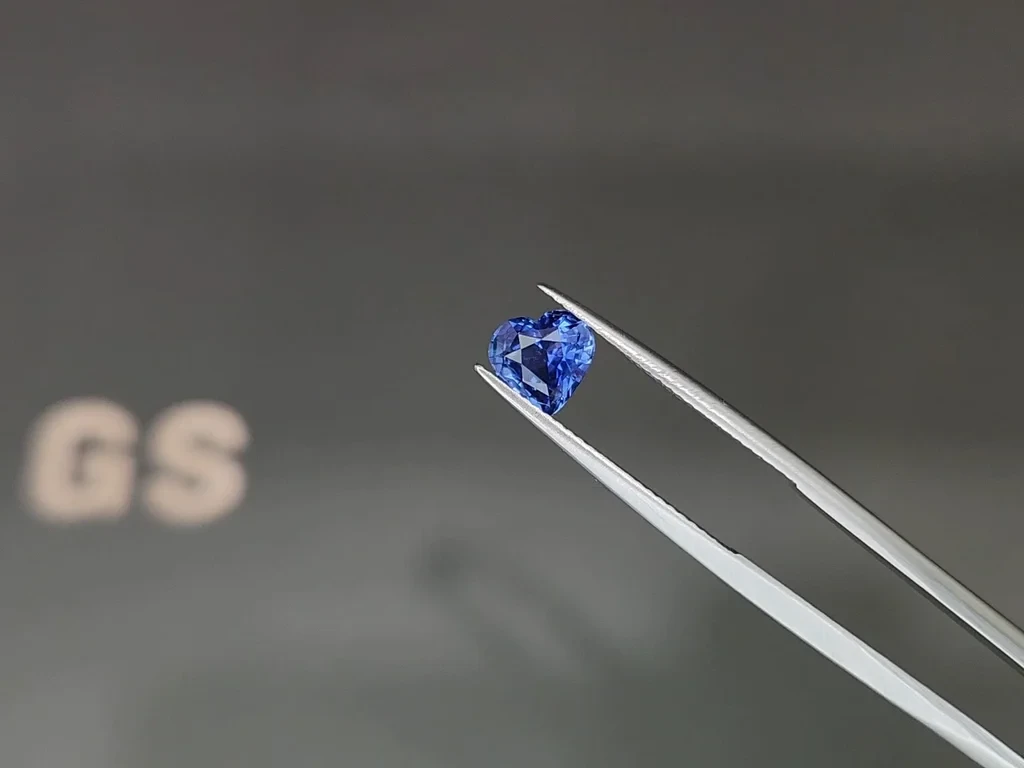 Saphir bleu non chauffé en forme de cœur 1,52 carat, Sri Lanka Image №3