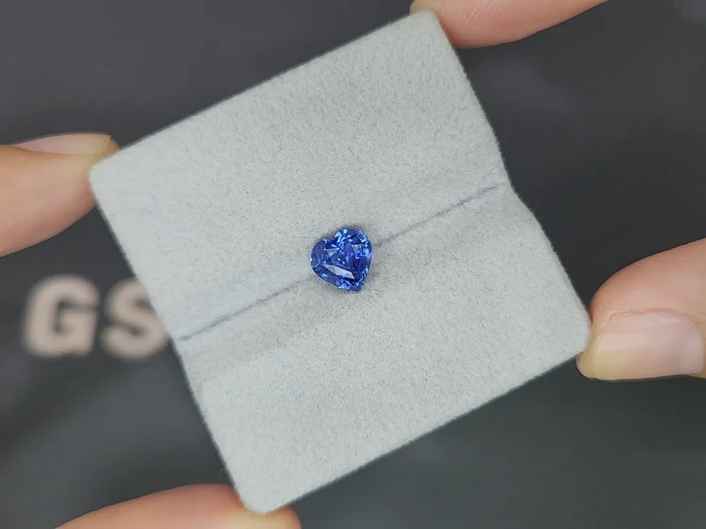 Saphir bleu non chauffé en forme de cœur 1,52 carat, Sri Lanka Image №4