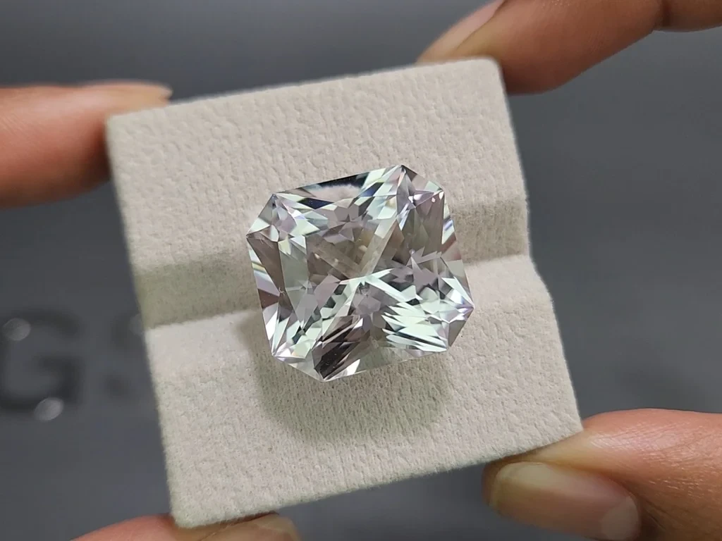 Large kunzite radiant cut 31.27 carats, Pakistan Image №4