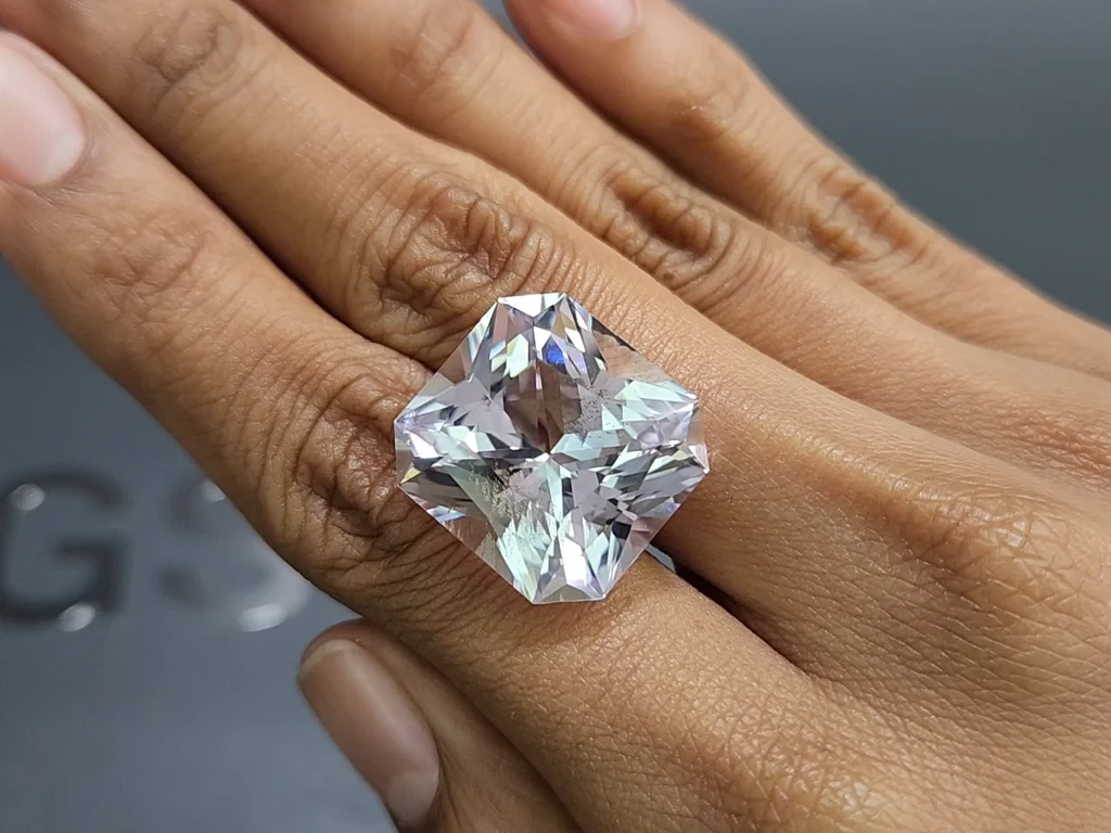 Large kunzite radiant cut 31.27 carats, Pakistan Image №5