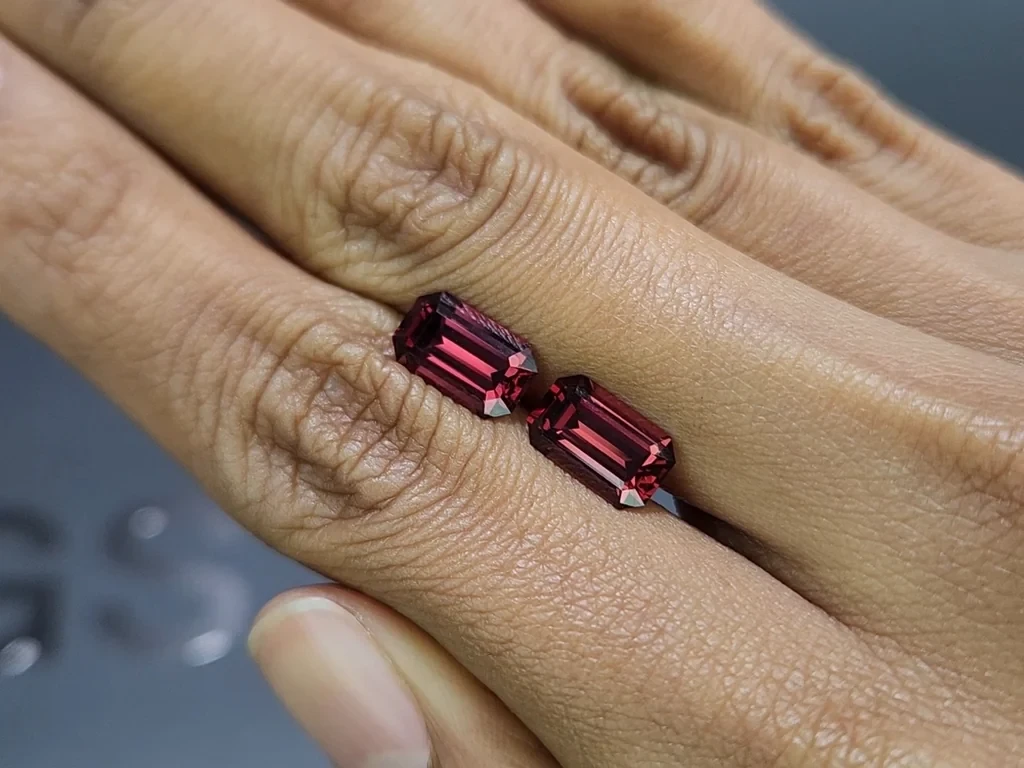 Pair of rhodolite garnets octagon cut 4.97 carats, Madagascar Image №2