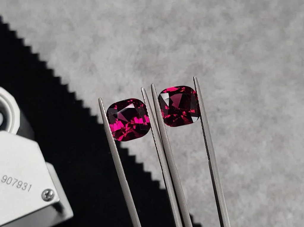 Pair of cushion cut raspberry rhodolites 9.93 ct, Malawi Image №2