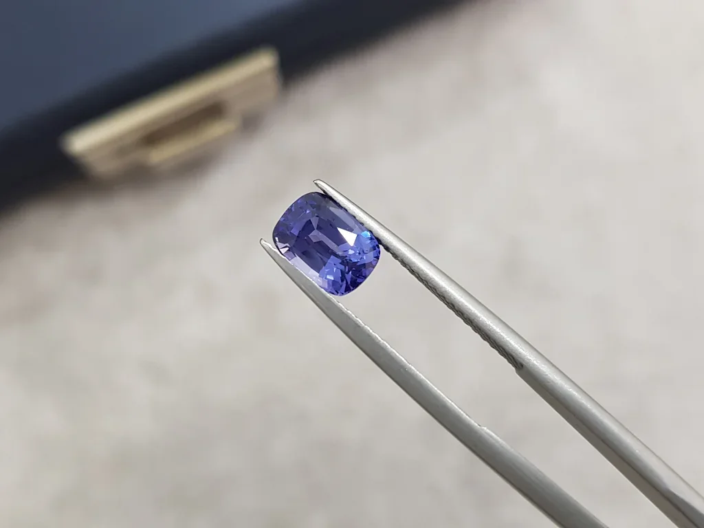 Cushion cut unheated blue sapphire 2.24 ct, Sri Lanka Image №3