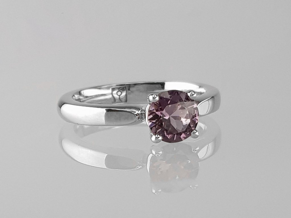 Ring with gray-violet spinel 0.87 carat in 18-carat white gold Image №3