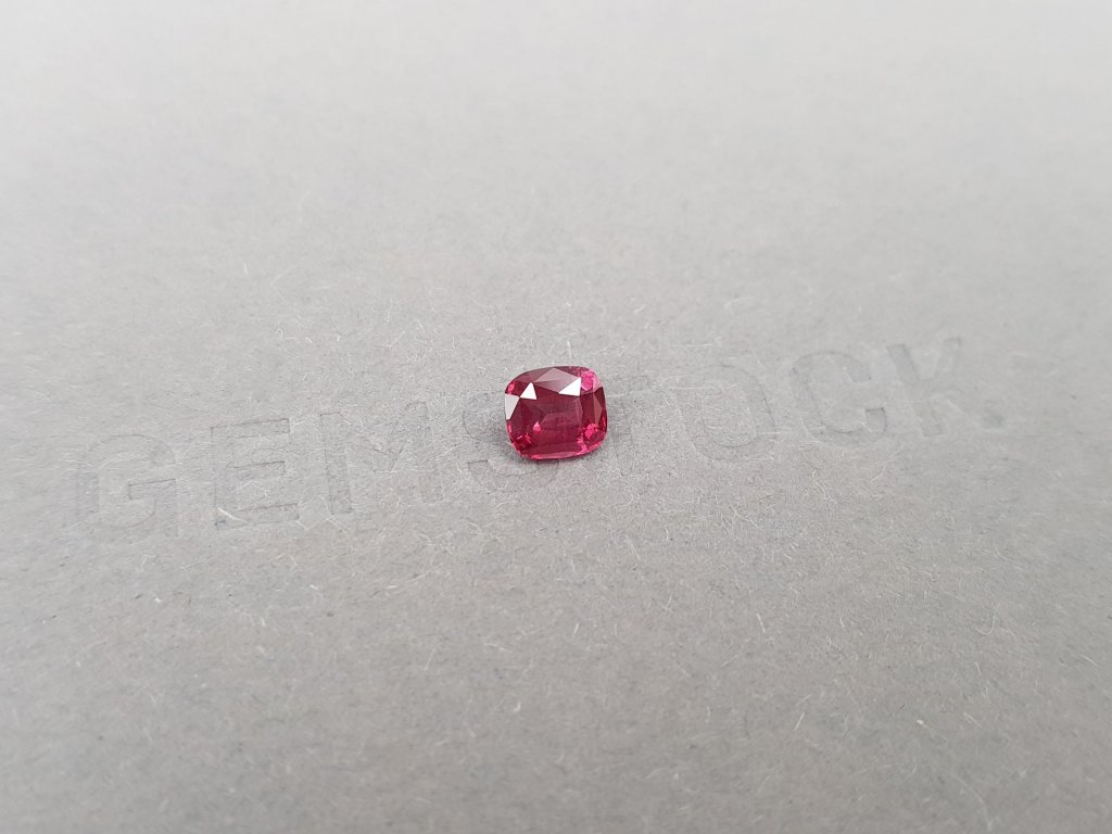 Pink-red cushion-cut spinel 0.69 ct, Burma Image №2