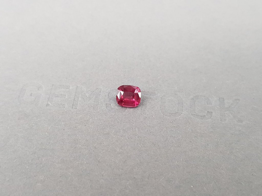 Pink-red cushion-cut spinel 0.69 ct, Burma Image №3