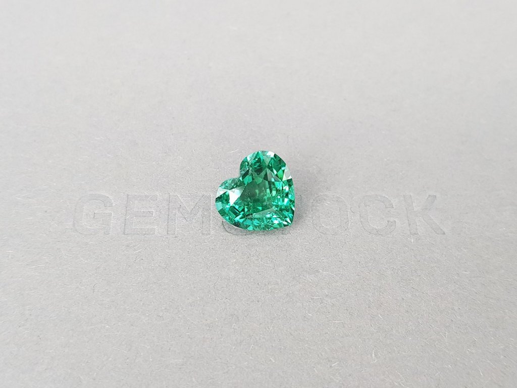 Green intense tourmaline in heart shape 4.29 carats Image №1