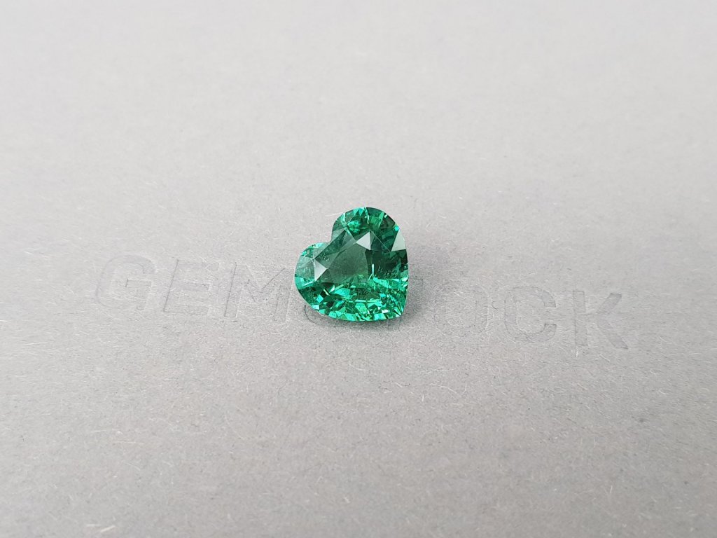 Green intense tourmaline in heart shape 4.29 carats Image №3