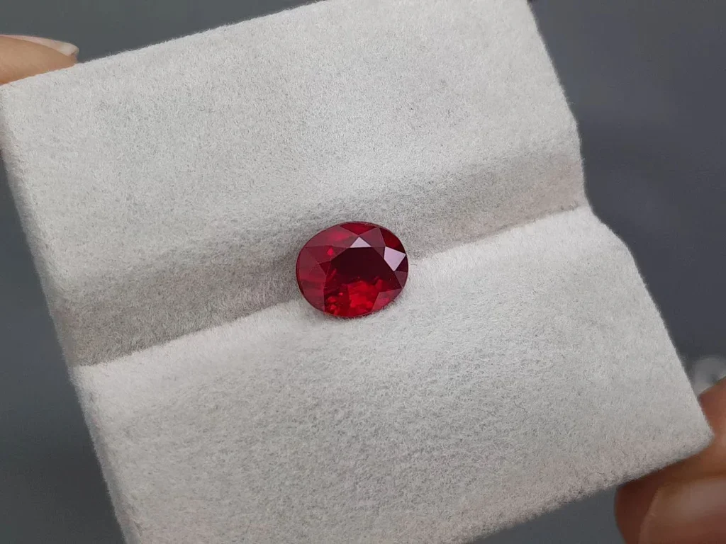 Unheated Pigeon's Blood ruby 2.09 carats in oval cut, Mozambique Image №4