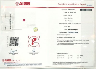 Certificate Unbeheizter Taubenblut-Rubin im Kissenschliff von 1,55 Karat