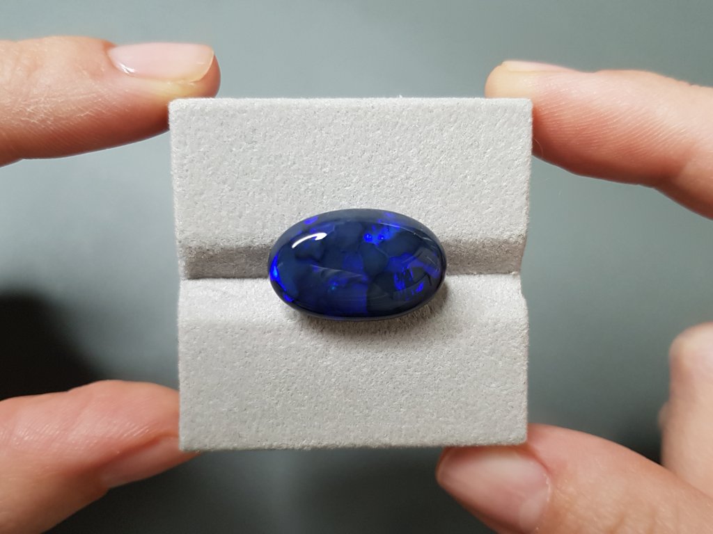 Gran cabujón de ópalo australiano tallado 13,09 quilates Image №3