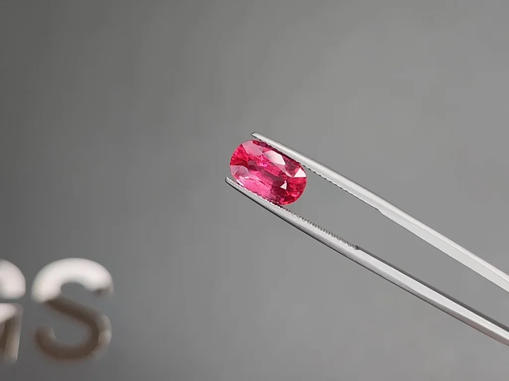 Espinela rosa intenso Mahenge de talla cojín de 4,12 carats, de Tanzania Image №3