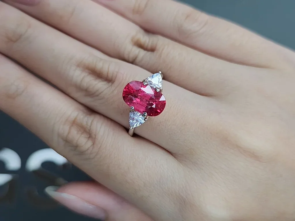 Espinela rosa intenso Mahenge de talla cojín de 4,12 carats, de Tanzania Image №5