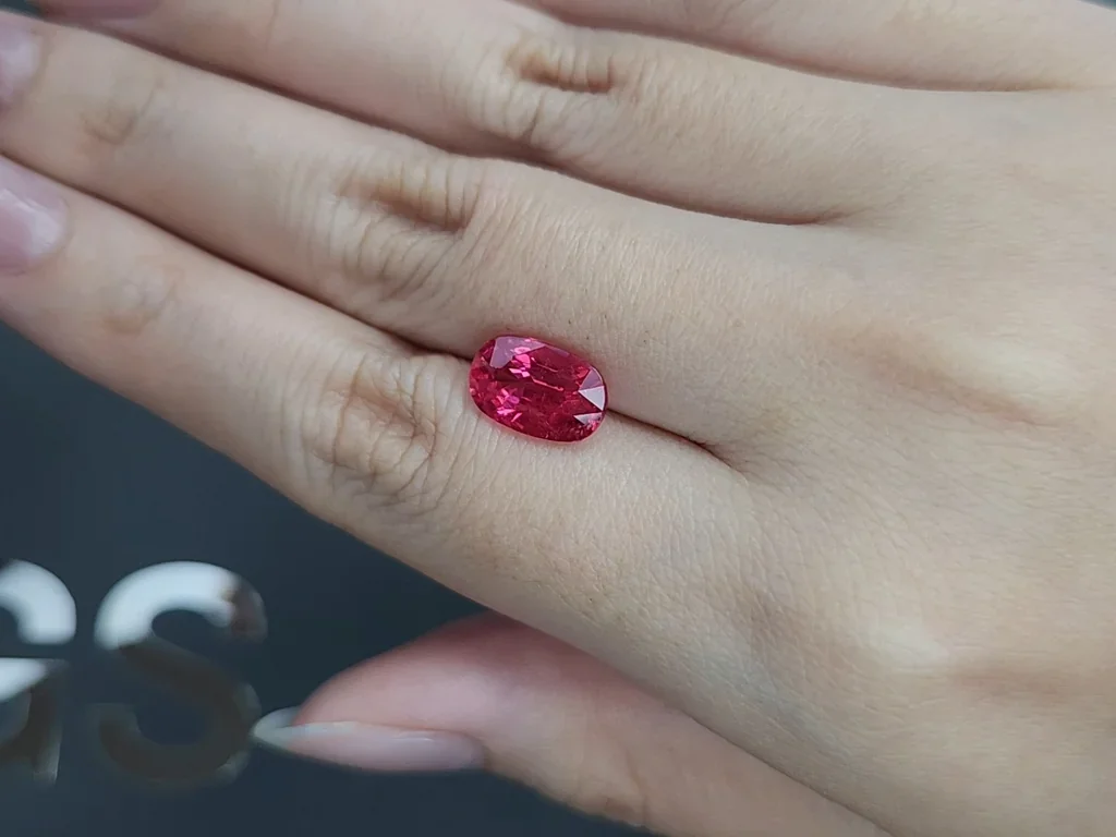 Espinela rosa intenso Mahenge de talla cojín de 4,12 carats, de Tanzania Image №2