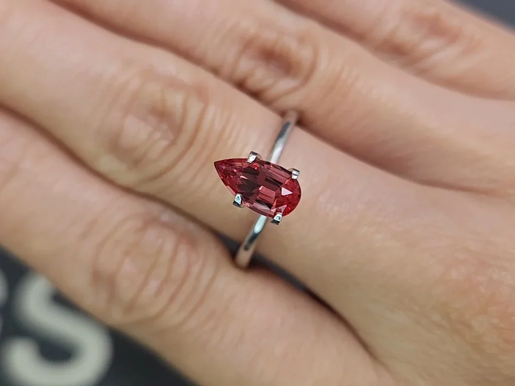 Spinel  Mahenge Vibrant pink red pear cut 1.18 carats,Tanzania Image №5