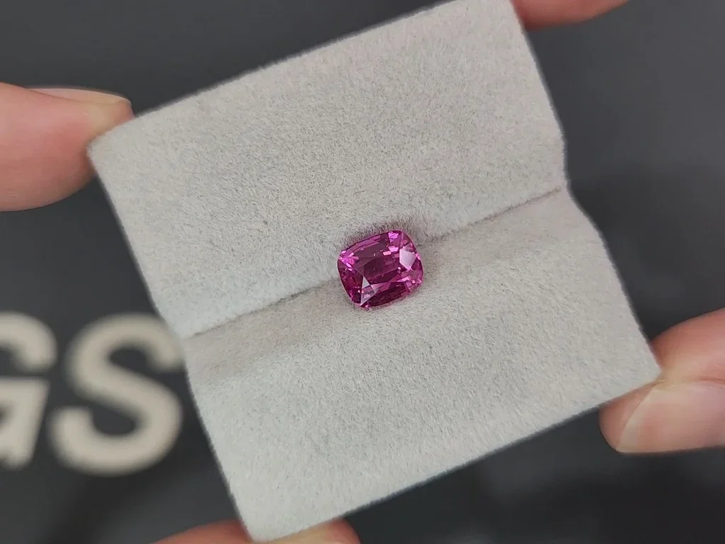 Sapphire Vivid Pink cushion cut 2.51 carats, Madagascar Image №4