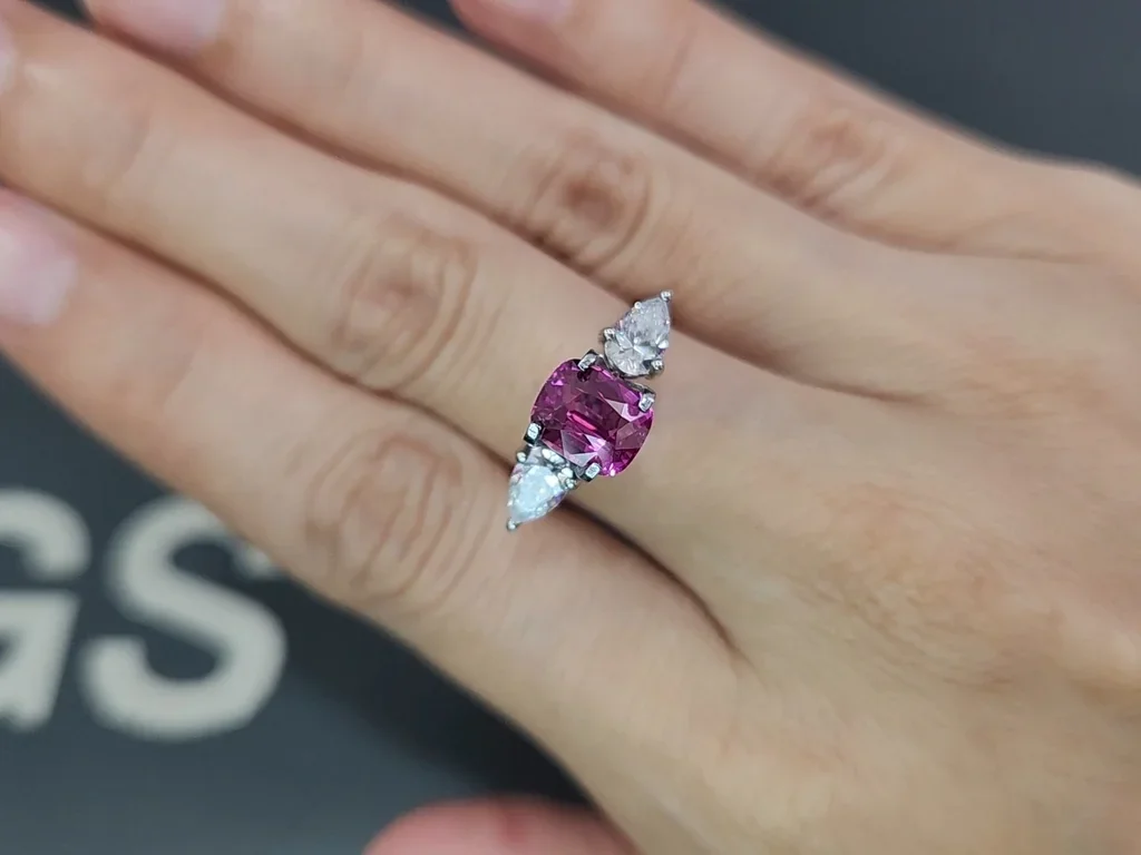 Sapphire Vivid Pink cushion cut 2.51 carats, Madagascar Image №5