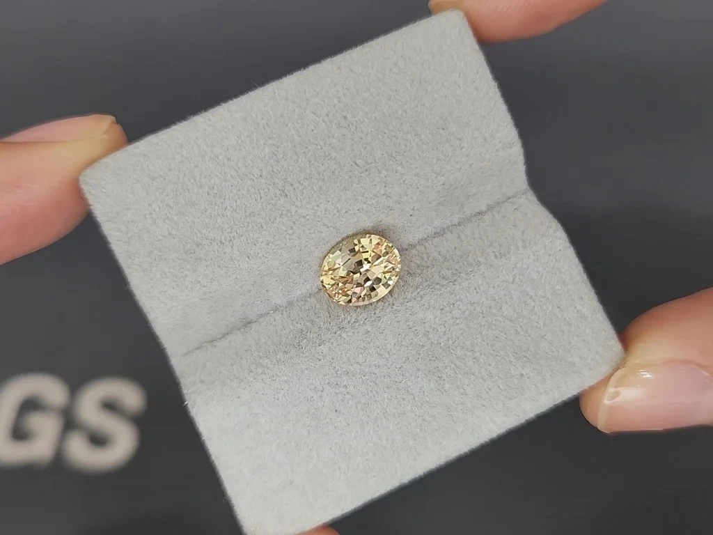 Saphir ovale jaune pastel non chauffé 2,13 carats, Sri Lanka Image №4