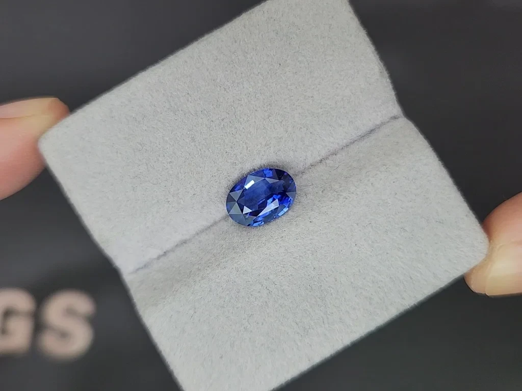 Blue sapphire oval cut 2.01 carats, Sri Lanka Image №4
