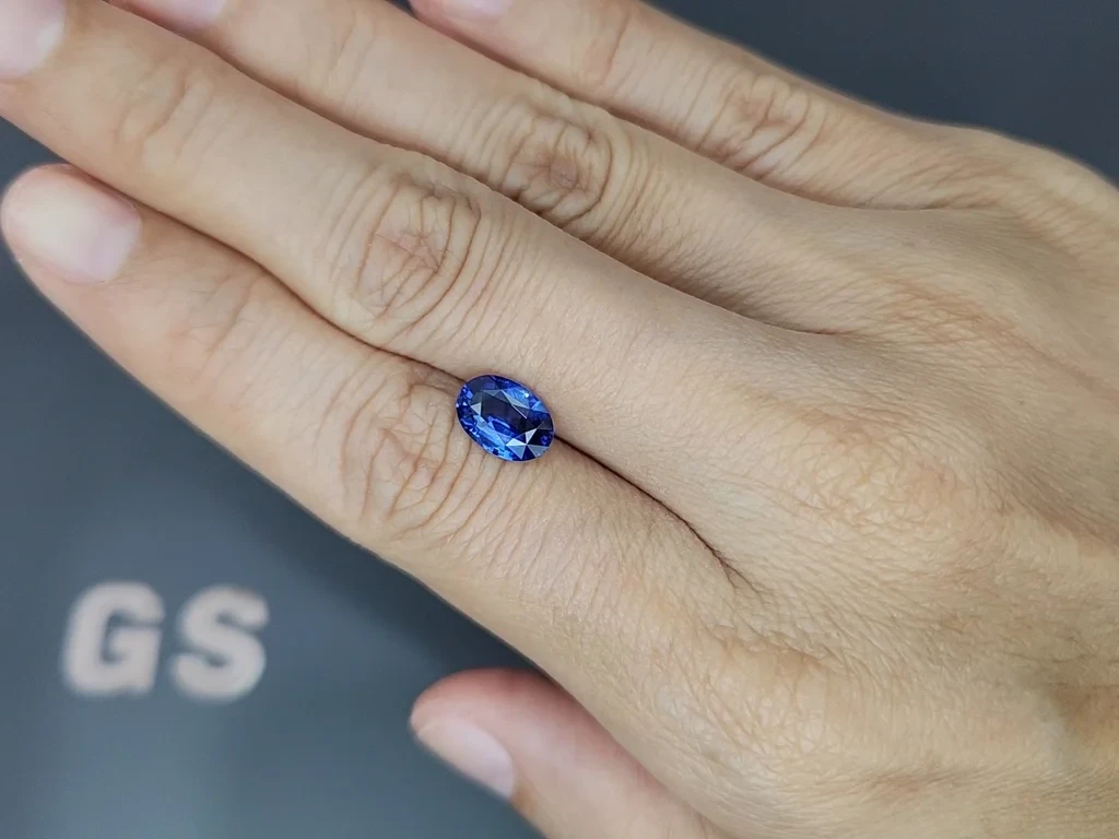 Blue sapphire oval cut 2.01 carats, Sri Lanka Image №2