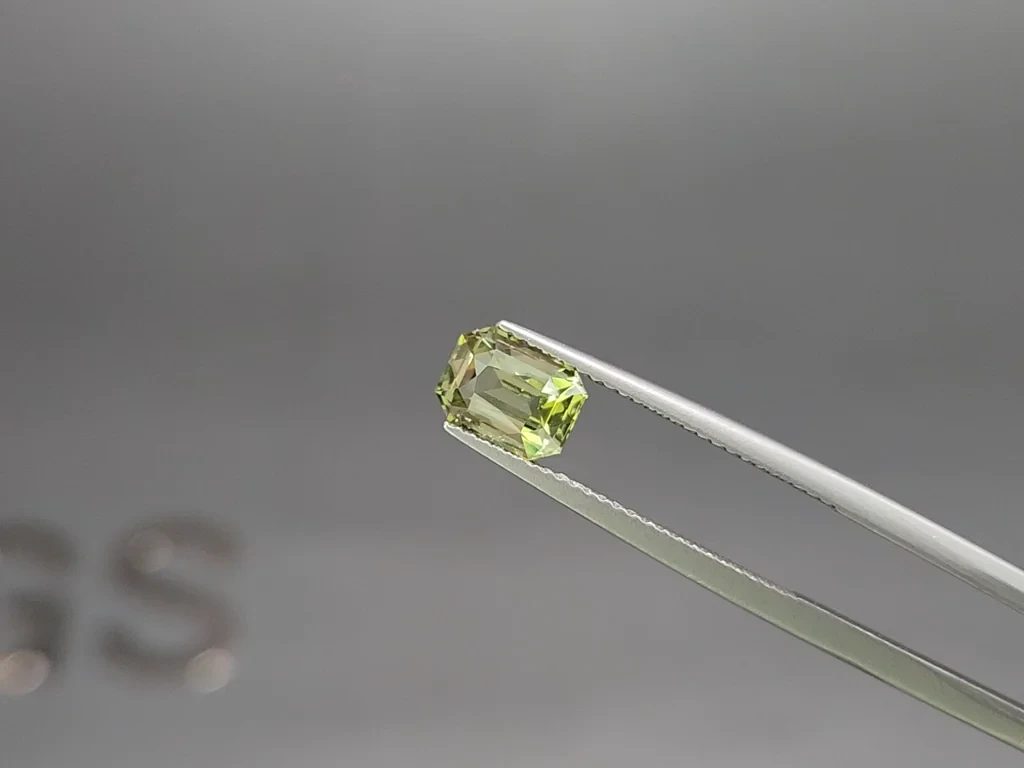 Vanadium bearing chrysoberyl  radiant cut 1.61 carats, Sri Lanka Image №3