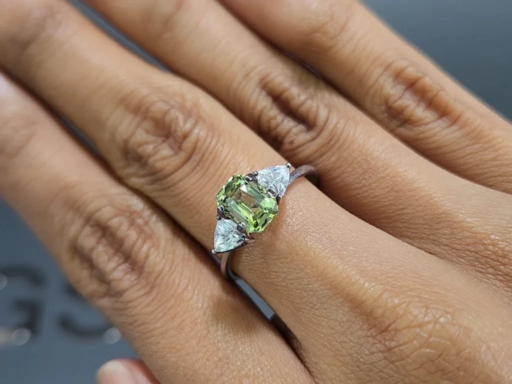 Vanadium bearing chrysoberyl  radiant cut 1.61 carats, Sri Lanka Image №5