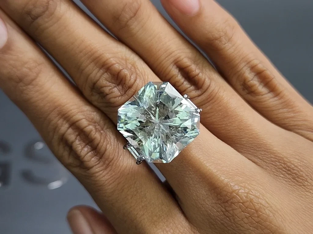 Large kunzite radiant cut 24.05 carats, Pakistan Image №5