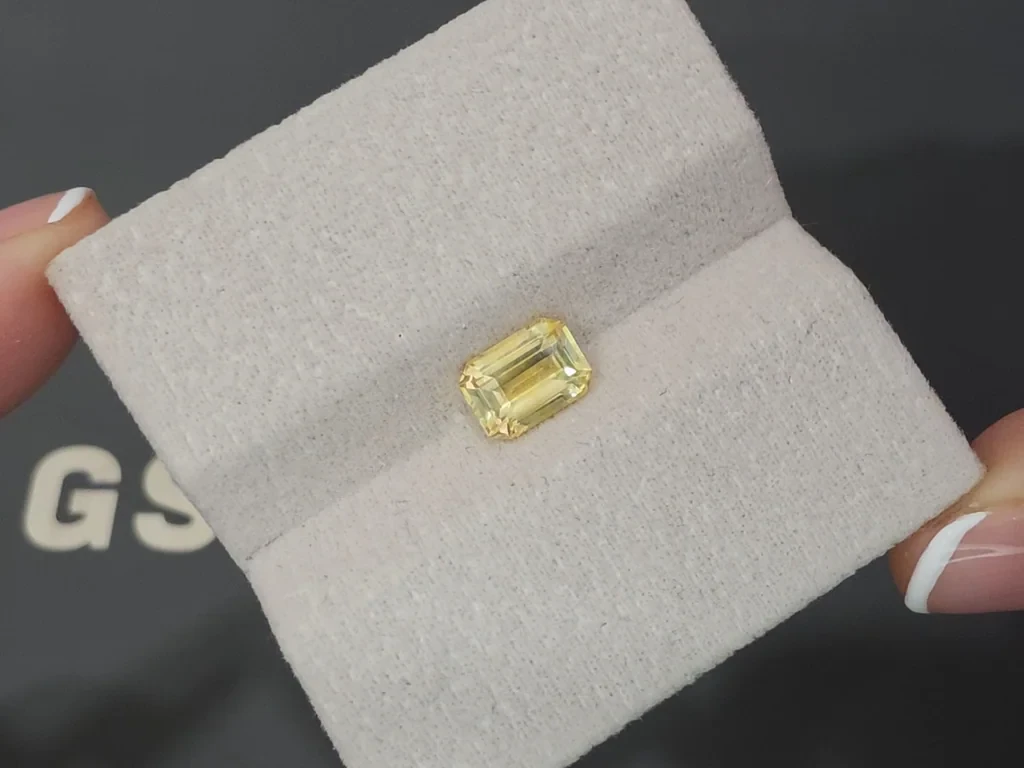 Ein leuchtend gelber saphir im oktagon-schliff 1.64  karat, Sri Lanka Image №4