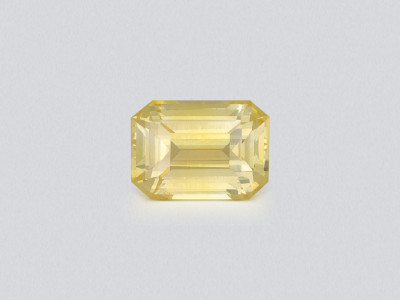 Ein leuchtend gelber saphir im oktagon-schliff 1.64  karat, Sri Lanka photo