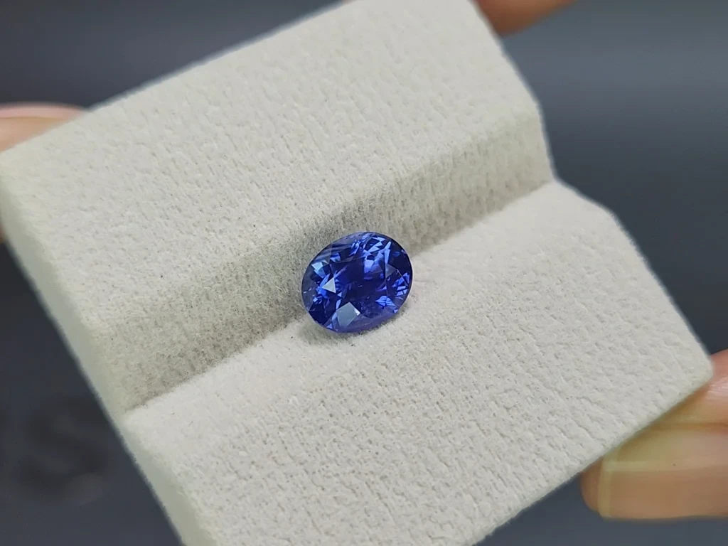 Unheated blue sapphire oval cut 3.09 carats, Sri Lanka Image №4