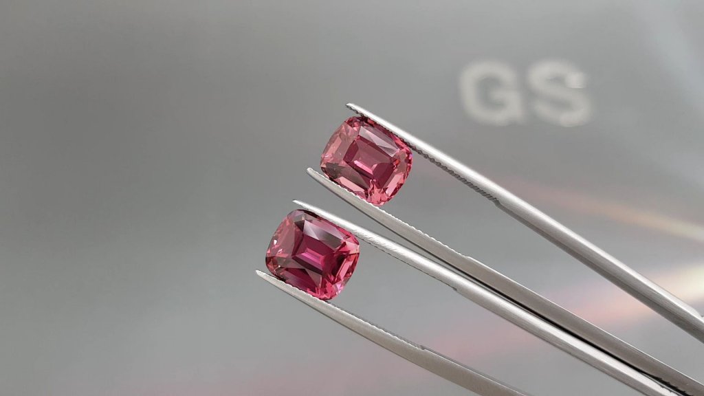 Pair of red-pink rubellite tourmalines in cushion cut 8.25 carats, Nigeria Image №2