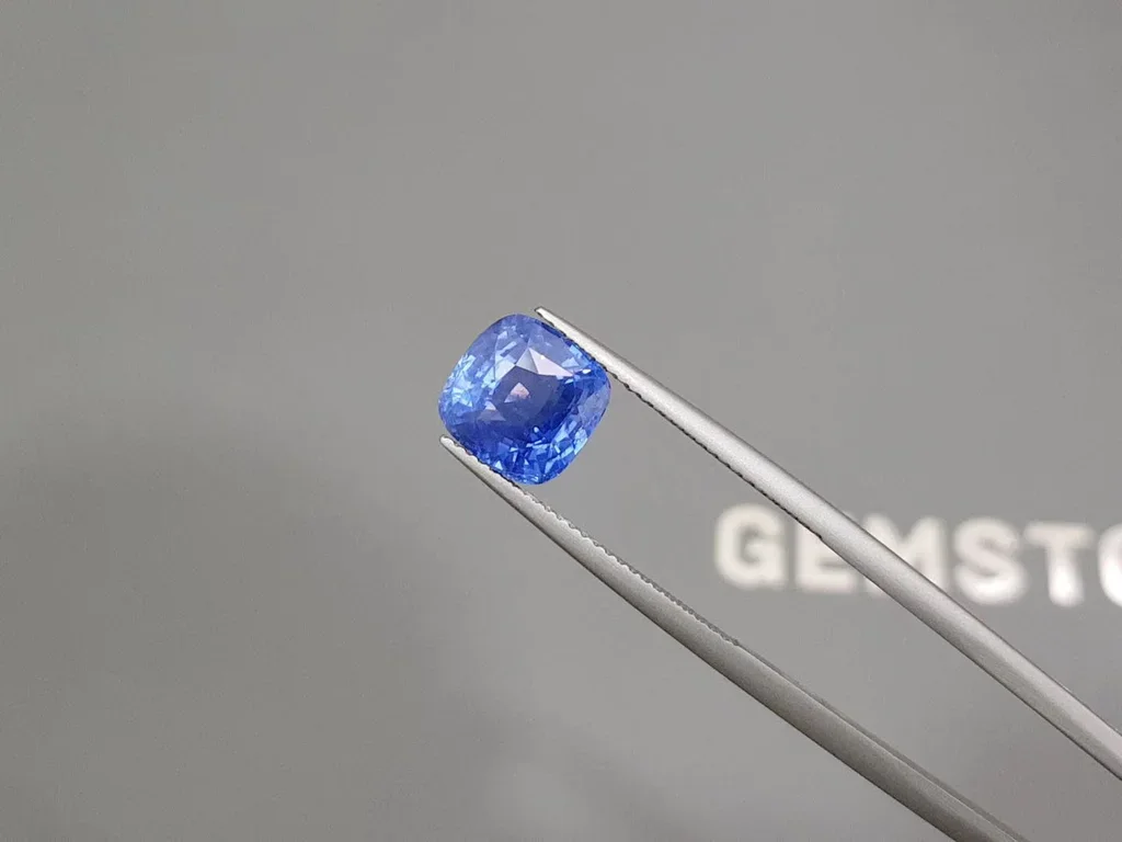 Unheated blue sapphire 5.04 carats in cushion cut, Sri Lanka Image №3