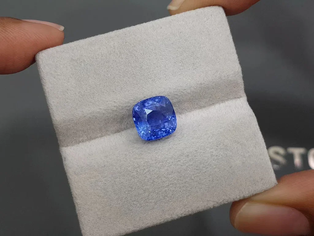 Unheated blue sapphire 5.04 carats in cushion cut, Sri Lanka Image №4