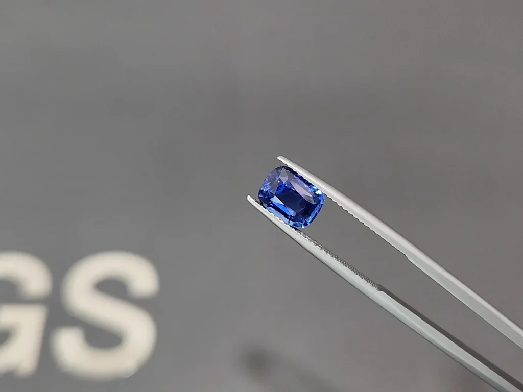 Zafiro azul real talla cojín de 2,65 carats, Sri Lanka  Image №3